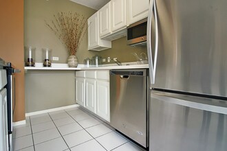 6 W Superior St in Chicago, IL - Building Photo - Building Photo