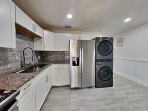512 S Caroline St in Daytona Beach, FL - Building Photo - Building Photo