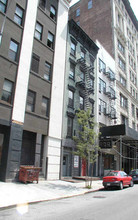 307 Spring St in New York, NY - Building Photo - Building Photo