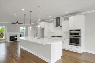996 Layton Dr in Buford, GA - Building Photo - Building Photo