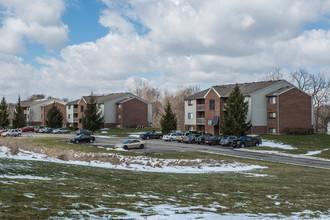 Cedar Wood Apartments in Mansfield, OH - Foto de edificio - Building Photo