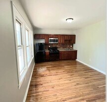 112 Monroe St, Unit 2L in Roselle, NJ - Building Photo