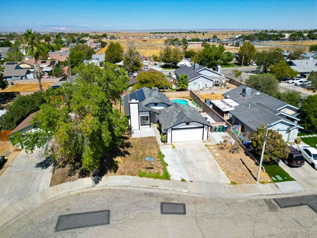 837 Sunrise Ct in Lancaster, CA - Building Photo - Building Photo