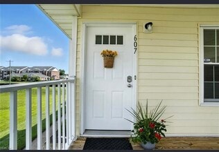 607 Pylon Ct in Virginia Beach, VA - Building Photo - Building Photo