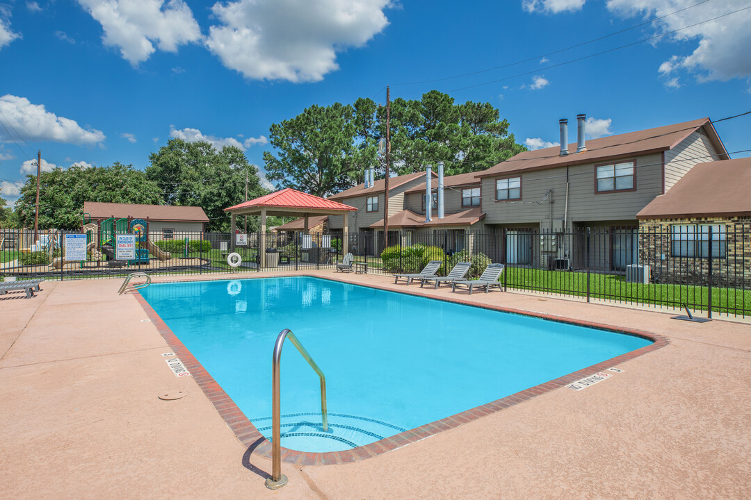 Regency Place Apartments in Beaumont, TX - Foto de edificio