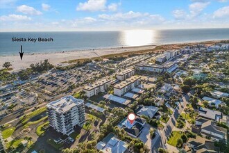 5624 Cape Leyte Dr in Siesta Key, FL - Building Photo - Building Photo