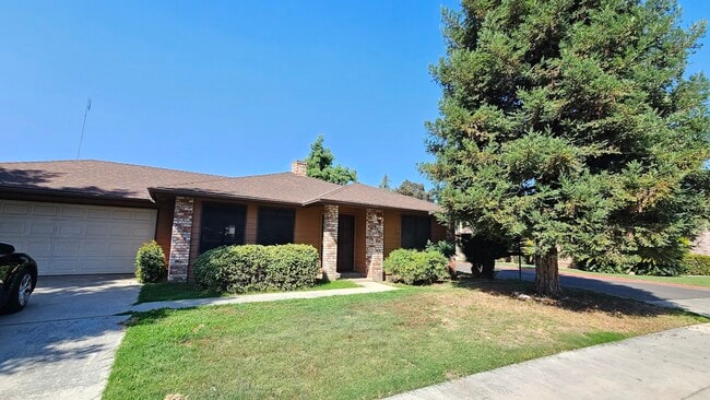 3507 S Oak View Dr