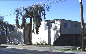 Grant Apartments in Oceanside, CA - Building Photo - Building Photo