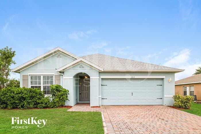 1013 NW 1st Ave in Cape Coral, FL - Building Photo