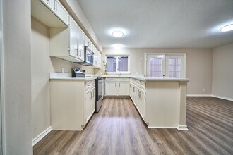 10818 Briar Forest Dr in Houston, TX - Building Photo - Building Photo