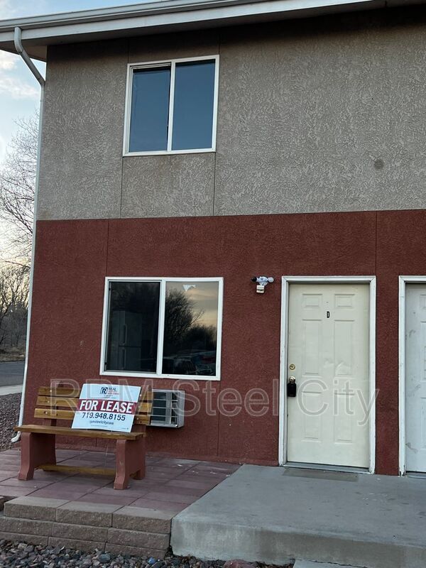 1719 Oakshire Ln in Pueblo, CO - Building Photo - Building Photo