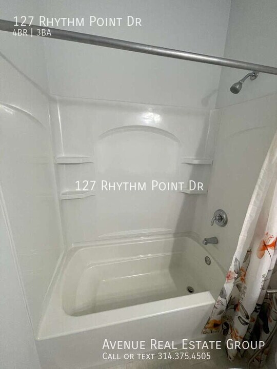 127 Rhythm Point Dr in St. Peters, MO - Building Photo