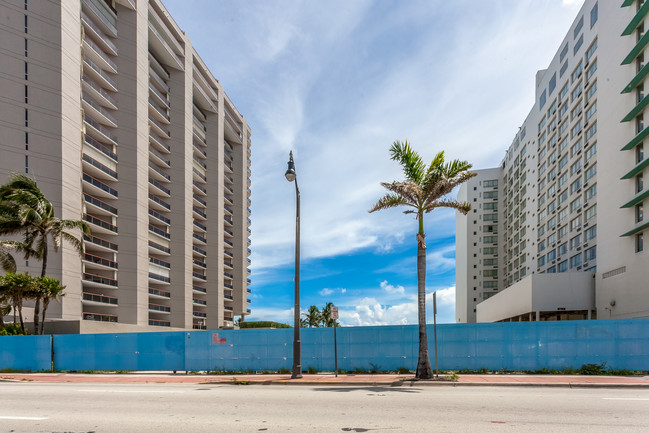 6747 Collins Ave in Miami Beach, FL - Building Photo - Building Photo