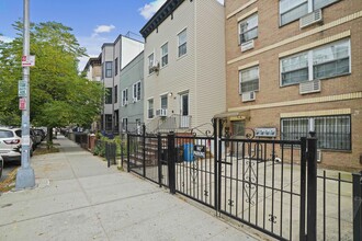 242 Palmetto St in Brooklyn, NY - Building Photo - Building Photo