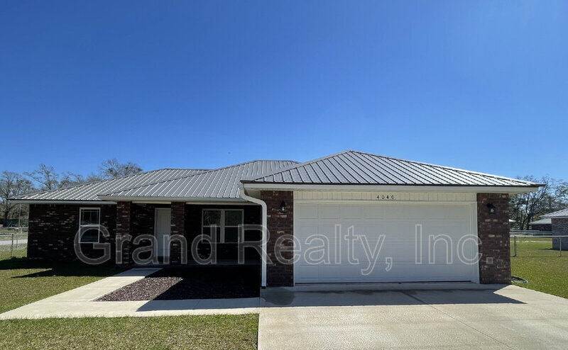 4040 Roxies Ln in Milton, FL - Building Photo