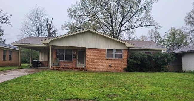 property at 637 Woodmont Pl