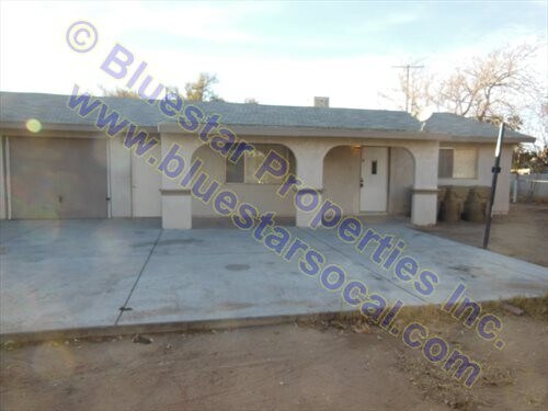 16014 Yucca St in Hesperia, CA - Building Photo