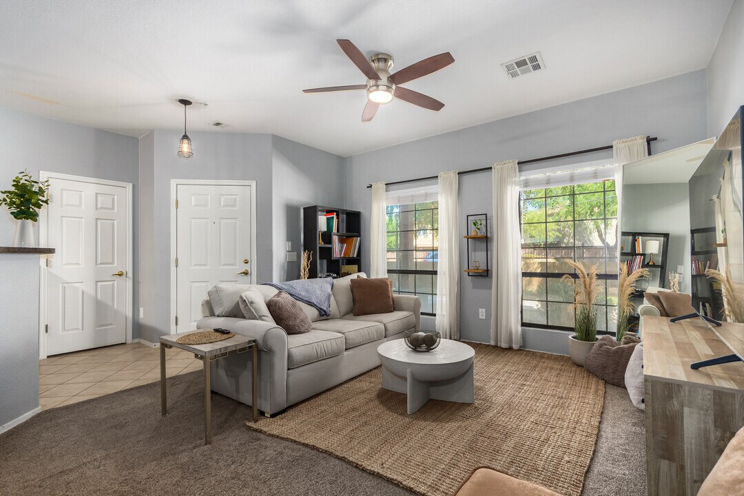 1702 E Bell Rd in Phoenix, AZ - Building Photo