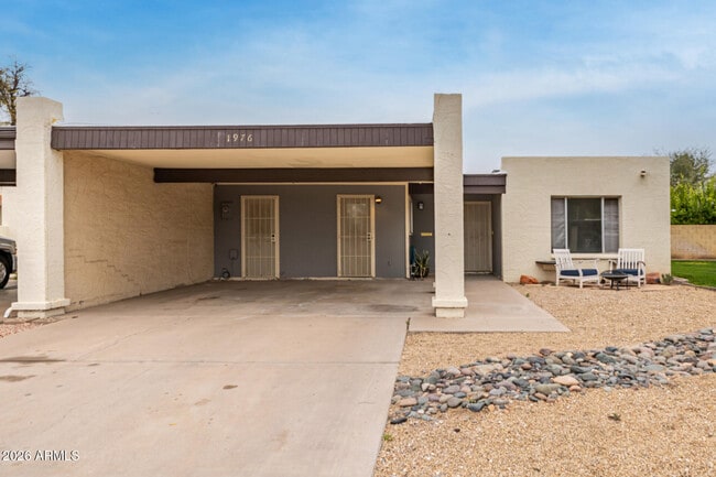 1976 E Del Sur Dr in Tempe, AZ - Building Photo - Building Photo