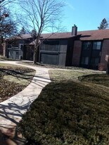 710 Saint Andrews Ln, Unit 4 in Crystal Lake, IL - Building Photo