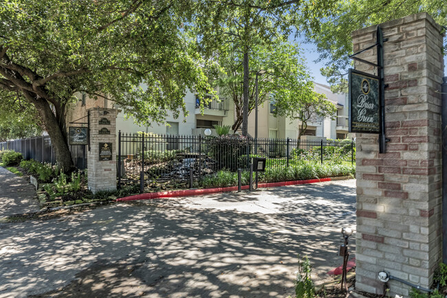 Briar Green Condominiums in Houston, TX - Foto de edificio - Building Photo