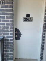 16 Melbourne Ave in St Catharines, ON - Building Photo