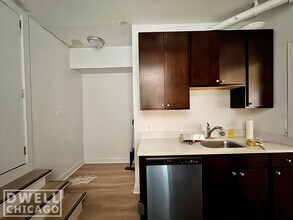 2327 N Spaulding Ave, Unit 1 in Chicago, IL - Foto de edificio - Building Photo
