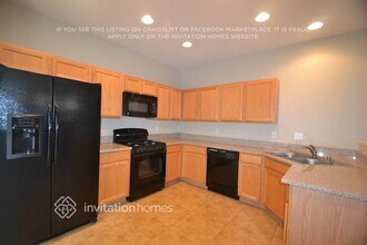 528 E Riding Crop Ave in North Las Vegas, NV - Foto de edificio - Building Photo