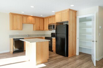 131 Ackerman St W in Monmouth, OR - Building Photo - Building Photo