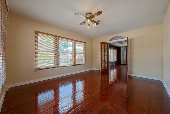 1502 Main St