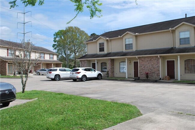 1302 Windsor St, Unit 1302 in La Place, LA - Building Photo - Building Photo