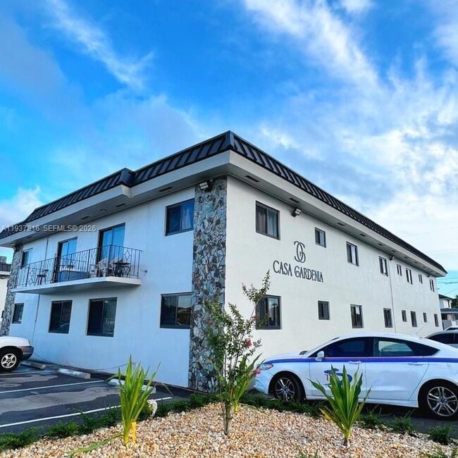 805 W 30th St in Hialeah, FL - Building Photo - Building Photo