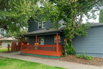 11th Avenue Rooms in Longview, WA - Foto de edificio - Building Photo