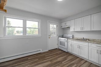 Pinewood Apartments in Lakewood, NJ - Building Photo - Interior Photo
