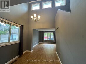 21 Beechbank Crescent in London, ON - Building Photo - Building Photo