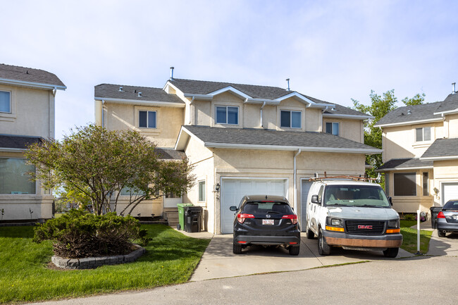 31 Rundlelawn Pk NE in Calgary, AB - Building Photo - Building Photo