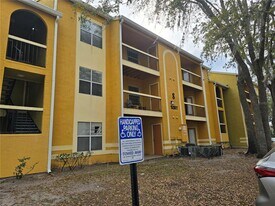 5267 Images Cir in Kissimmee, FL - Building Photo