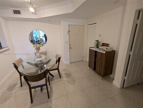 6801 SW 44th St in Miami, FL - Building Photo - Building Photo