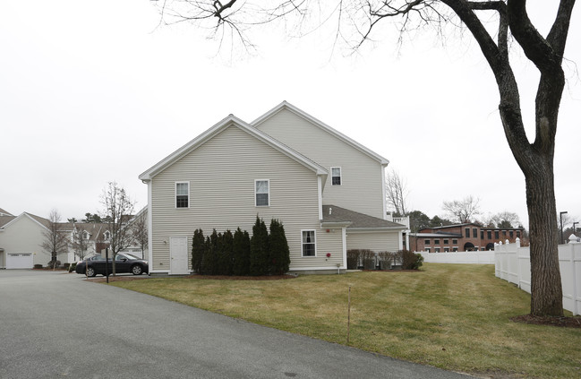 14 Dale St in Andover, MA - Foto de edificio - Building Photo