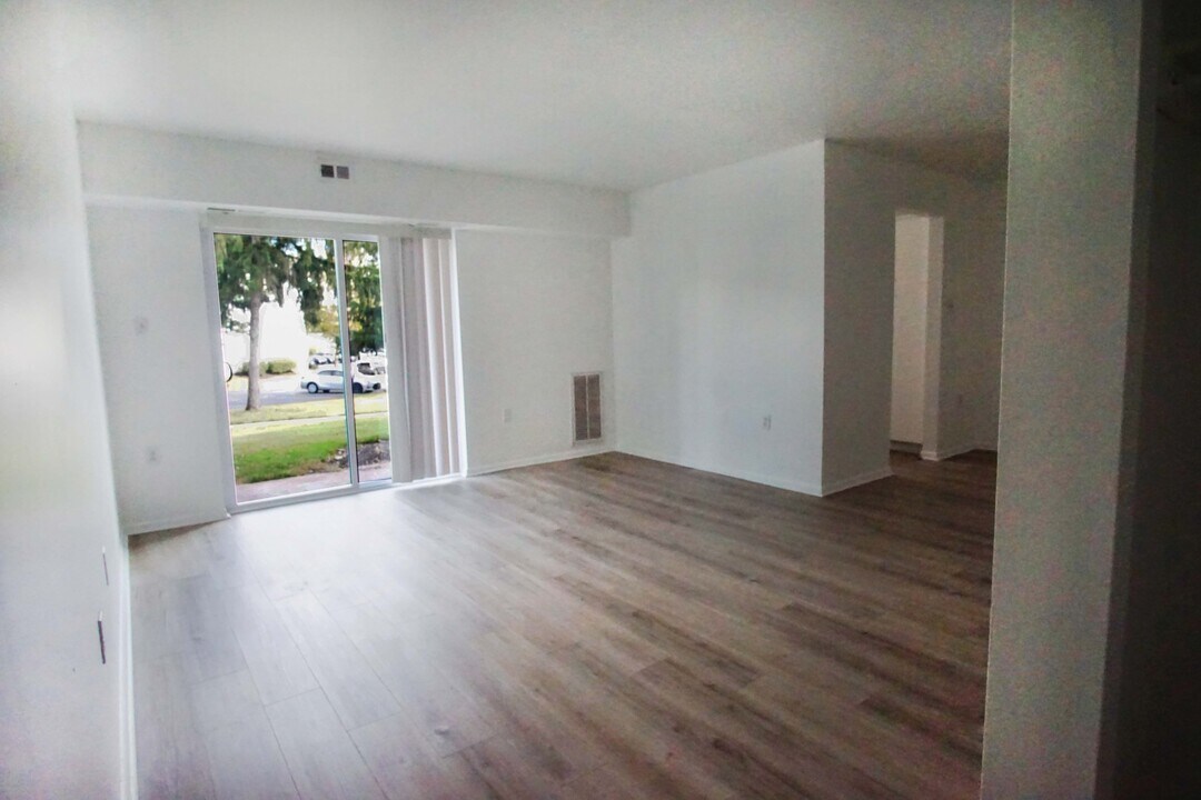 11402 Cherry Hill Rd in Beltsville, MD - Foto de edificio