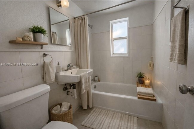 251 Hibiscus Dr in Miami Springs, FL - Building Photo - Building Photo