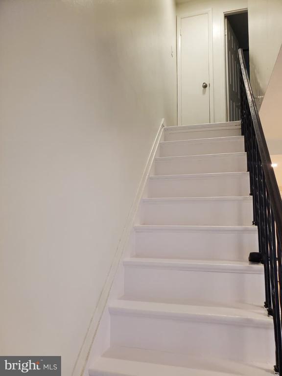 1909 Dutch Village Dr in Hyattsville, MD - Building Photo - Building Photo