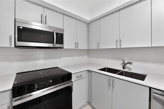 7001 NW 15th St, Unit 7001 in Plantation, FL - Building Photo - Building Photo