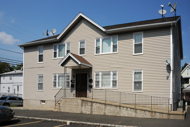 512 Edgar Rd in Elizabeth, NJ - Building Photo - Building Photo