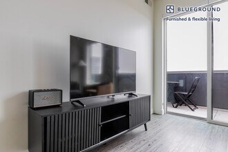 100 N Addison Ave, Unit SI FL6-ID1277 in Elmhurst, IL - Foto de edificio - Building Photo