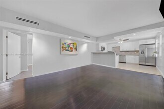 12125 NE 5th Ave in North Miami, FL - Foto de edificio - Building Photo