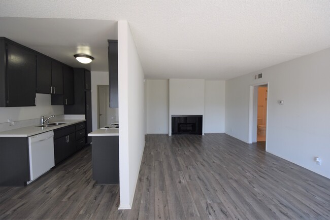 12241 Burbank Blvd, Unit 201 in Los Angeles, CA - Building Photo - Building Photo