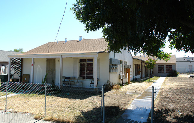 126 Madoline St in Pittsburg, CA - Building Photo - Building Photo