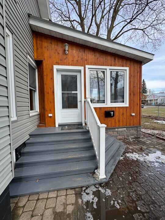 220 Lafayette St, Unit #1 in Ogdensburg, NY - Building Photo