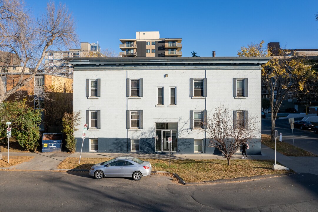 1104 16th Ave SW in Calgary, AB - Building Photo